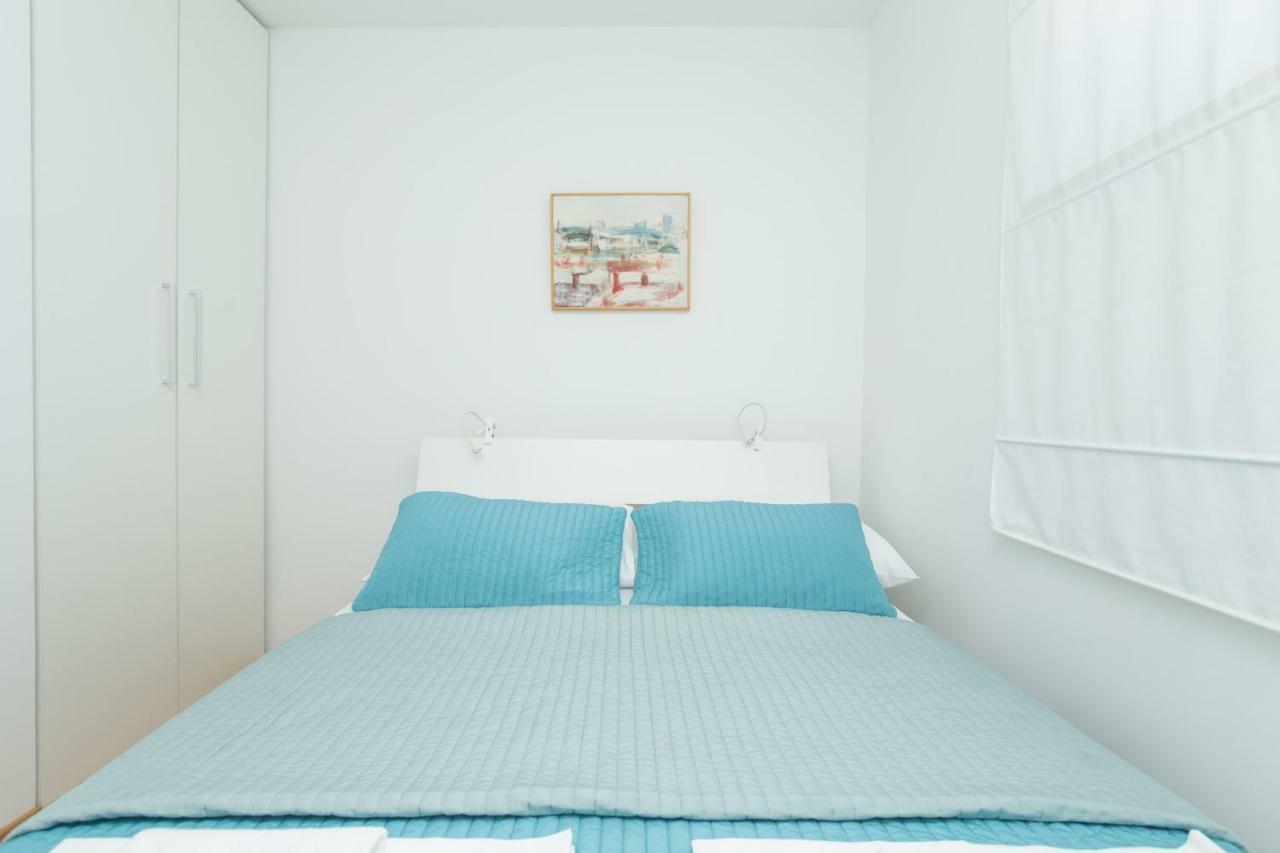Alpeza Apartments Bol Habitación foto